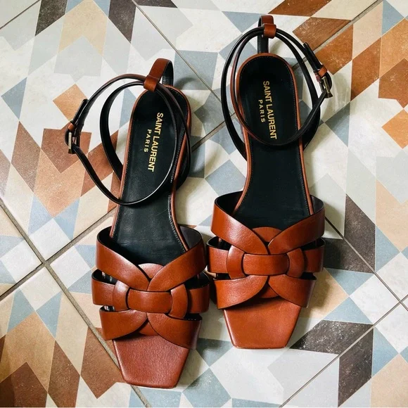 Authentic Saint Laurent Tribute Smooth Leather Flat Sandal in Toffee, size 40 - Picture 8 of 17